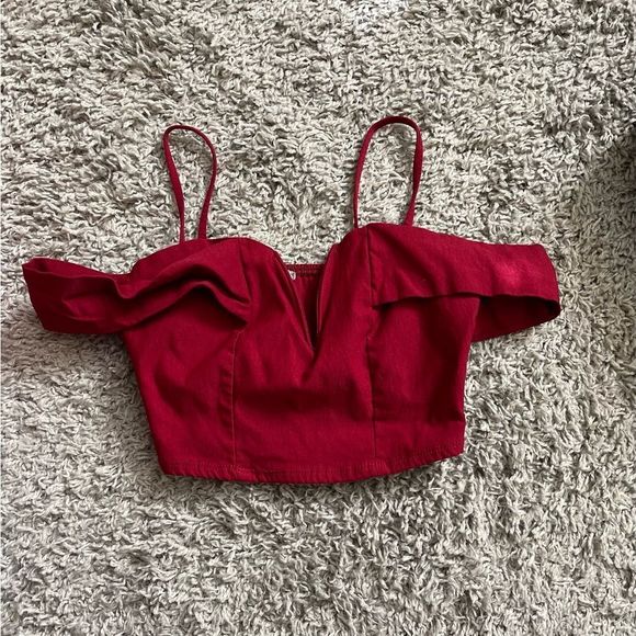 Off the shoulder skinny strap beautiful red crop top - Picture 2 of 2
